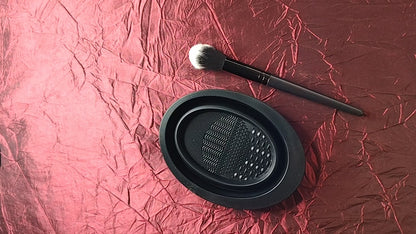 Lumière Luxe Manual Brush Cleaner